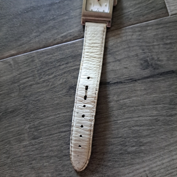 Tommy Hilfiger women's watch white band *needs new battery * - Picture 4 of 6